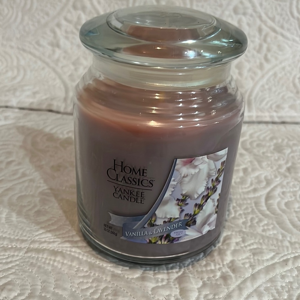 Home Classics Yankee‎ Candle Vanilla & Lavender, 20 oz, new